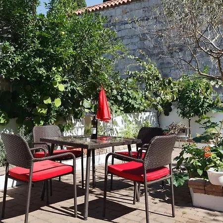 Ana With Garden, In The Heart Of דירה